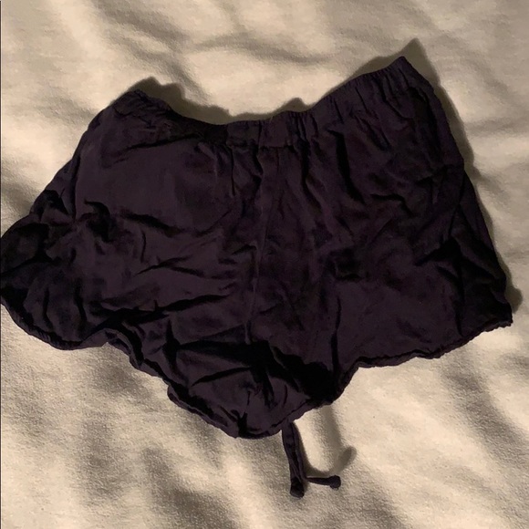 Black shorts - Picture 2 of 2